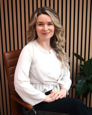 Photo of Dr Meg Stuart-Richards, Psychologist, PsychD, HCPC - Clin. Psych.