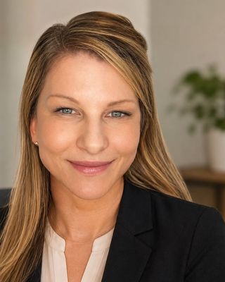 Photo of Dr. Nicole Metscher, Psychologist, LMFT, PsyD, QME