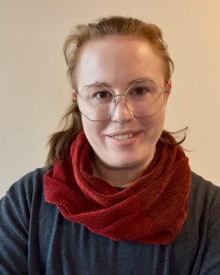 Photo of Bee Gigli, Licensed Mental Health Counselor, ATR, LMHC, MS