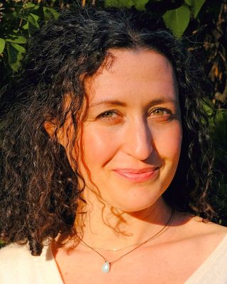 Photo of Elizabeth London, Art Therapist, ATR-BC, LCAT