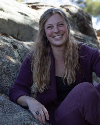 Photo of Ali Windy Steer, Registered Psychotherapist (Qualifying), B.Sc, B.Ed, OCT, MACP