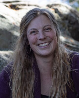 Photo of Ali Windy Steer, Registered Psychotherapist (Qualifying), B.Sc, B.Ed, OCT, MACP