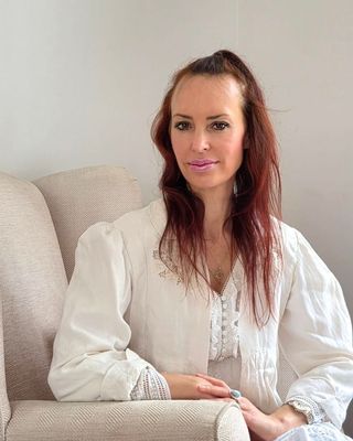 Photo of Iris Finch, Psychotherapist, MSc, MNCPS Acc.