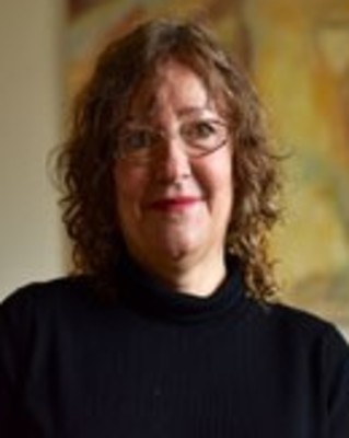 Photo of Sue Sichel, MA, HCPC-Art Therap., Psychotherapist