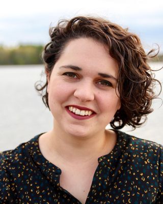 Photo of Caroline Rosa, Clinical Social Work/Therapist, LICSW