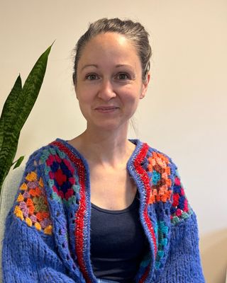 Photo of Alana McLeod, RP (Q), MA, ExAT, CCPA