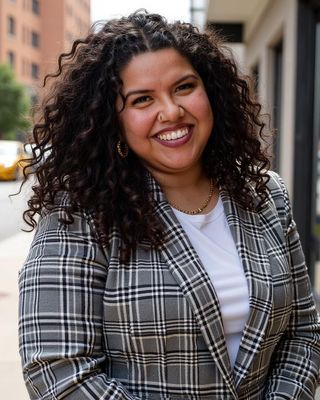 Photo of Wendy Corado, Marriage & Family Therapist, MS, LMFT