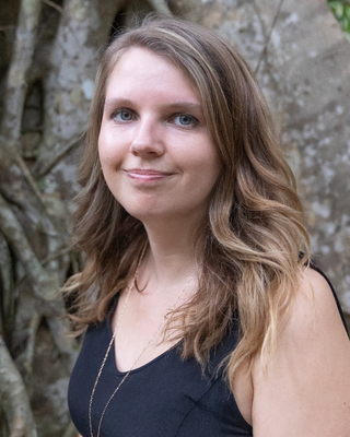 Photo of Julia Neubauer, Psychotherapist, PACFA