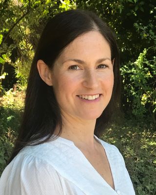 Photo of Noa Belling, Psychotherapist, MA