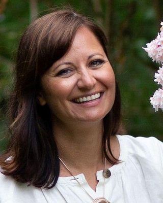 Photo of Dr Jessica Valentine, Psychologist, PsychD, HCPC - Couns. Psych.