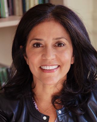 Photo of Lisa Weinert, LMSW, RYT