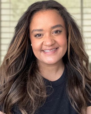 Photo of Genna Ekambi, Registered Psychotherapist (Qualifying)