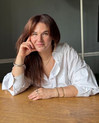 Photo of Charley Davies, Psychotherapist, MSc, MBACP