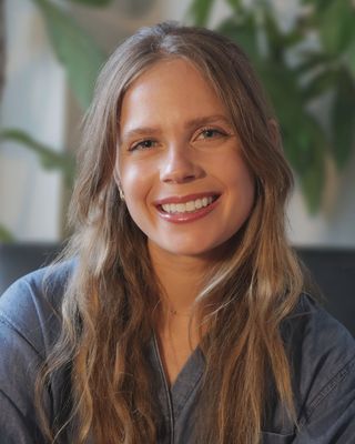 Photo of Carly Nicoloff - Carly Nicoloff - Relationships | Attachment, Registered Psychotherapist (Qualifying)