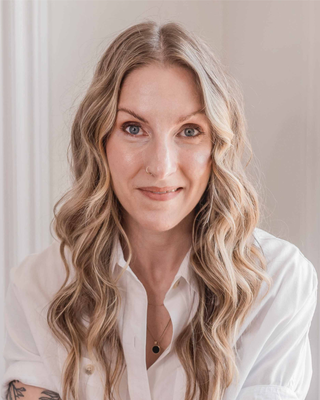 Photo of Elly Desson, Registered Psychotherapist, RP