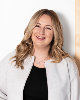 Photo of Chloe Anderson - Anxiety ADHD Trauma | Chloe Anderson, Registered Psychotherapist (Qualifying), BA, MA