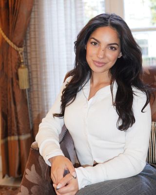 Photo of Amanda Rose Rodriguez, Registered Marriage & Family Therapist Intern, MA, RMFTI, CHT