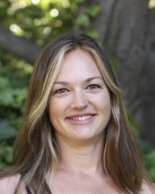 Photo of Lindsey G Stern, JD, MA, Marriage & Family Therapist Associate in Oakland