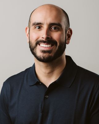 Photo of Ro Navarro, Counselor in Redmond, WA