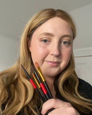 Photo of Shona Young - Shona Young | Self Portrait Art Therapy, Psychotherapist, Pre-Accredited Member IACP