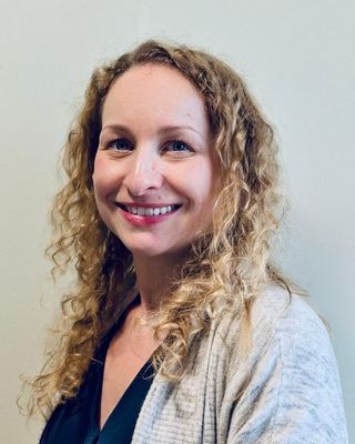 Photo of Dr Lyndsey Lattimore-Holt - Dr Lyndsey Holt, Psychologist, PsychD, HCPC - Clin. Psych.