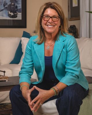 Photo of Carolyn Bell, Counselor, LMHC, NCC, CCHt, EMDR Tr