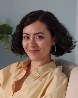 Photo of Andra Oprișanu, Psychotherapist, UKCP Trainee