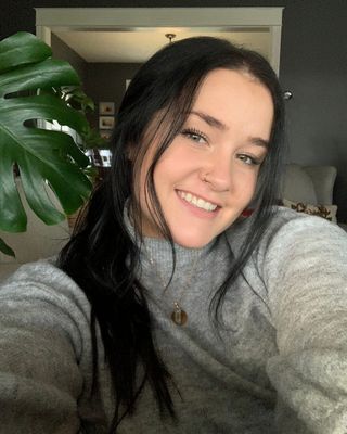 Photo of Julia Bus, Registered Psychotherapist (Qualifying), BA(H), MACPS, RP(Q)