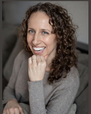 Photo of Elizabeth Grey - Renewal & Resilience Therapy, Clinical Social Work/Therapist, MSW, LCSW, LMT