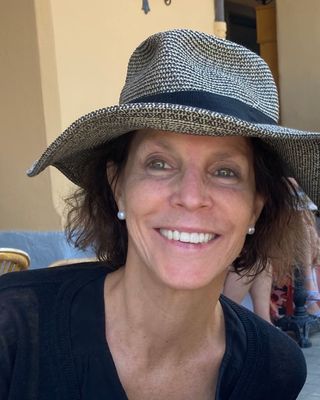 Photo of Kate T Glazer, Clinical Social Work/Therapist, MFA, MPS, LCSW