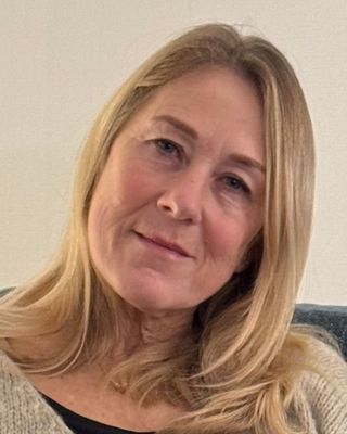Photo of Helen Loxton, Psychotherapist, MSc, MUKCP