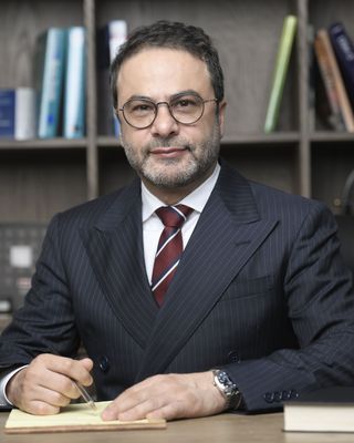 Photo of Dr. Hadi Estakhri in Los Angeles, CA