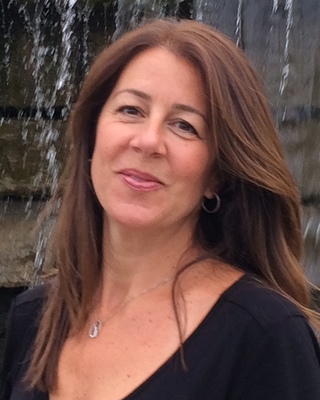 Photo of Kim Wolfe, Registered Psychotherapist in Montréal, QC