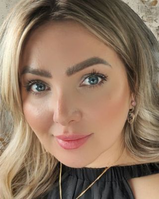 Photo of Emina Acosta, Clinical Social Work Candidate, MSW, CSWC, EMDR