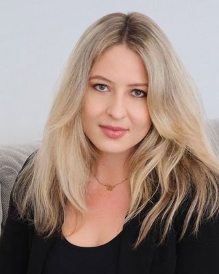 Photo of Dr. Alina Schulhofer, Psychologist, PsyD