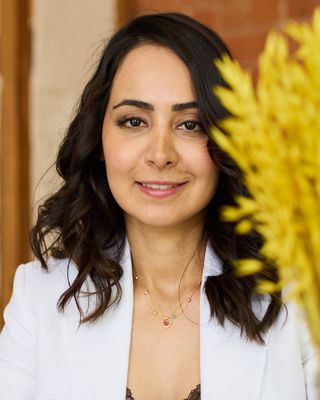 Photo of Niousha Pordavoody, Registered Psychotherapist in Toronto, ON
