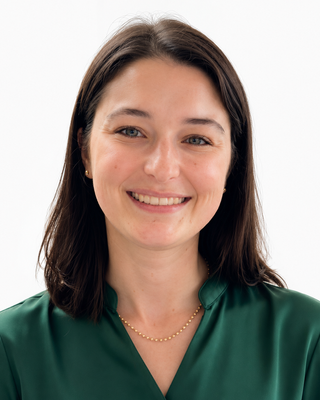 Photo of Erin Flora, Clinical Social Work/Therapist, MSW, LISW-S