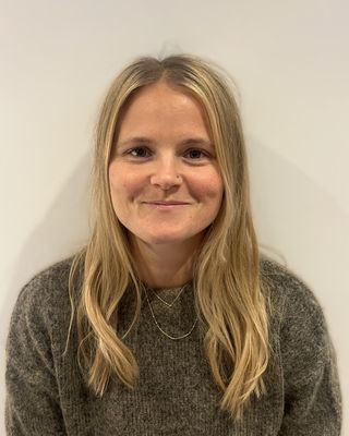 Photo of Dr Charlotte Harris, Psychologist, PsychD, HCPC - Clin. Psych.