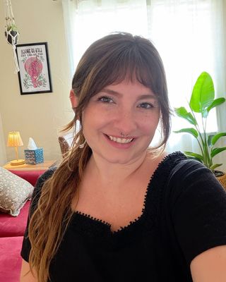 Photo of Nikki Conomos, Marriage & Family Therapist, MS, LMFT