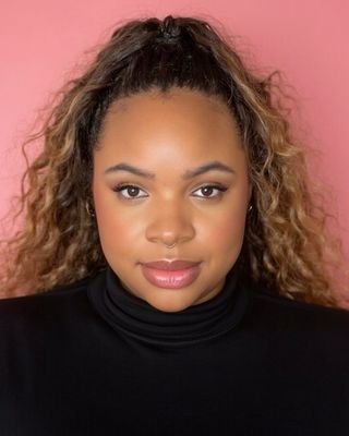 Photo of Mekiala Evans-DeDeaux, LPC-Associate, MA