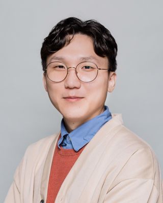 Photo of Adam Hwang, Registered Psychotherapist (Qualifying)