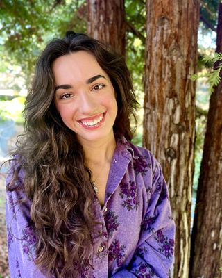 Photo of Olivia Jones, APCC, MA, Pre-Licensed Professional