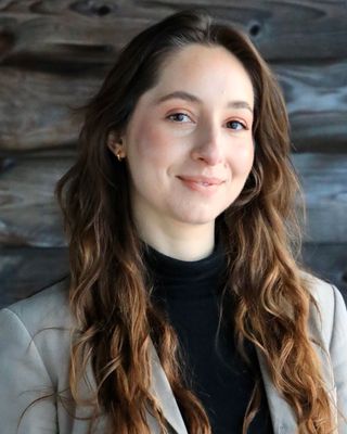 Photo of Hayley Ashkenas, Associate Clinical Social Worker, ASW