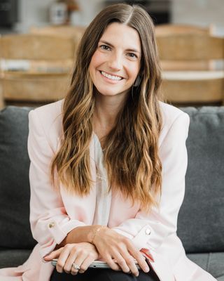 Photo of Kelly Young, Marriage & Family Therapist Associate, LAMFT