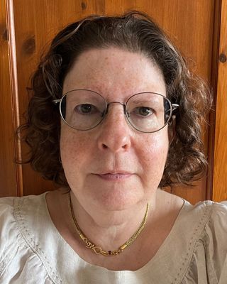 Photo of Liz Polonsky, Psychotherapist, MSc, MBACP Accred