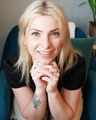 Photo of Julia Telford, Registered Psychotherapist, MACP, RP