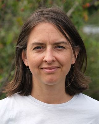 Photo of Savannah Theis, Psychotherapist, MA, UKCP Trainee