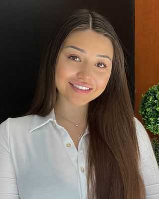 Photo of Lauren Jin Yong Schneider, Registered Psychotherapist, MEd, BASc