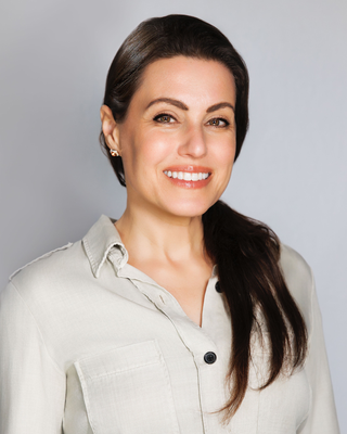 Photo of Shauna Mayer, Registered Psychotherapist (Qualifying), BA, MA, CYT