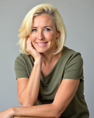 Photo of Dr. Mia Stowe, Psychiatric Nurse Practitioner, DNP, PMHNP, FNP